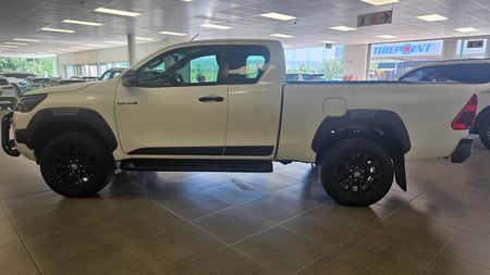 2021-Toyota-Hilux-28-GD-6-Raised-Body-Legend-4x4-Extended-Cab_7