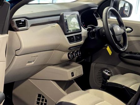 2026-Renault-Triber-10-Techno_16