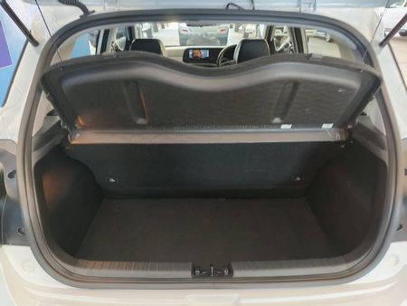2025-Hyundai-Grand-i10-12-Motion-Auto_3