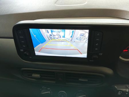 2025-Hyundai-Grand-i10-12-Motion-Auto_7