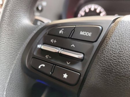 2025-Hyundai-Grand-i10-12-Motion-Auto_8