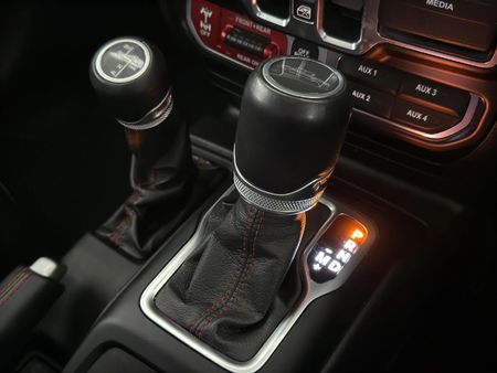2022-Jeep-Gladiator-Rubicon-36-4x4-Auto-Double-Cab_11