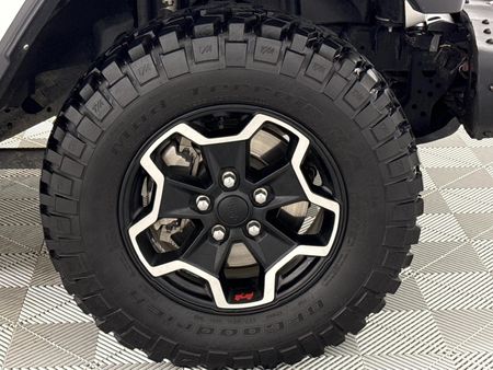 2022-Jeep-Gladiator-Rubicon-36-4x4-Auto-Double-Cab_18