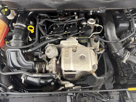2016-Ford-B-Max-10-EcoBoost-Titanium_13