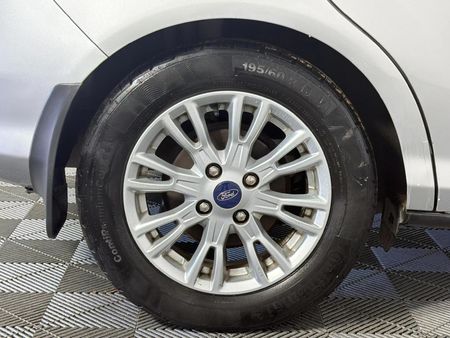 2016-Ford-B-Max-10-EcoBoost-Titanium_18