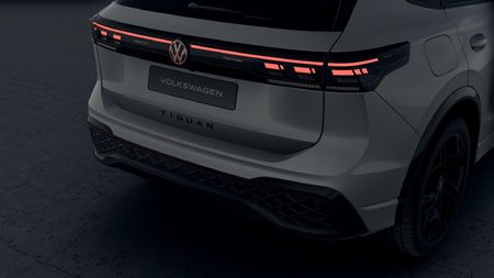 2026-Volkswagen-Tiguan-20-TSI-R-Line-4Motion-Auto_5