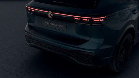 2026-Volkswagen-Tiguan-20TDI-R-Line-4Motion_5