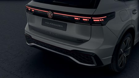 2026-Volkswagen-Tiguan-20TDI-R-Line-4Motion_5