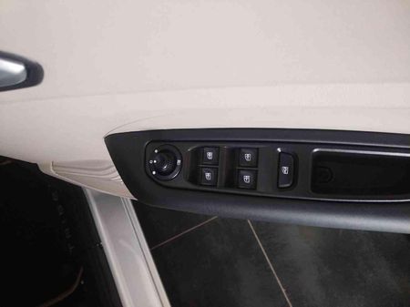 2026-Renault-Triber-10-Techno_16