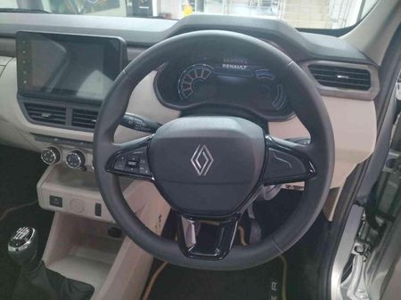 2026-Renault-Triber-10-Techno_7