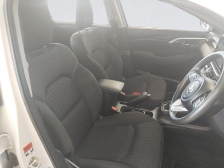 2025-Toyota-Urban-Cruiser-15-XR-Auto_10