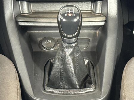 2016-Ford-Figo-15-Ambiente-5-dr_11