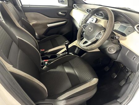 2023-Nissan-Magnite-10-Visia_10