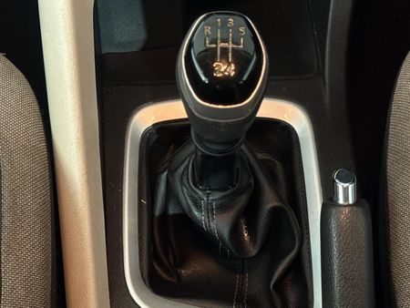 2023-Nissan-Magnite-10-Visia_11