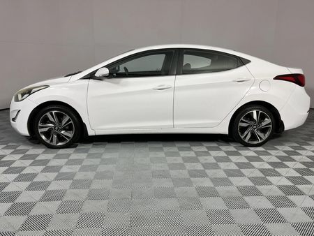 2017-Hyundai-Elantra-16-Executive_5