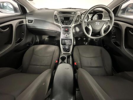 2017-Hyundai-Elantra-16-Executive_6