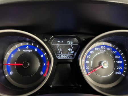2017-Hyundai-Elantra-16-Executive_7