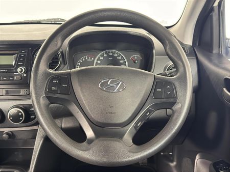 2015-Hyundai-Grand-i10-125-Fluid-Auto_13