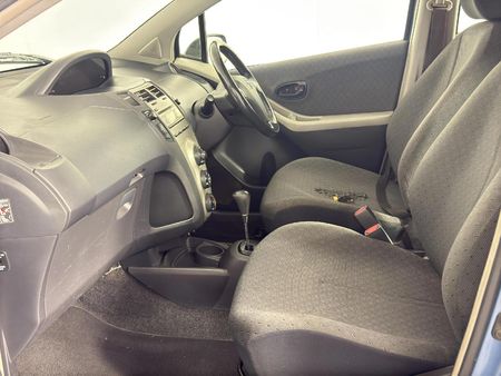 2010-Toyota-Yaris-Zen3-Auto-5-dr_9