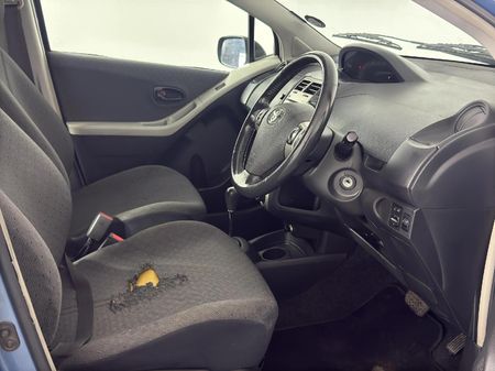 2010-Toyota-Yaris-Zen3-Auto-5-dr_10