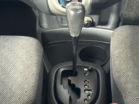 2010-Toyota-Yaris-Zen3-Auto-5-dr_11