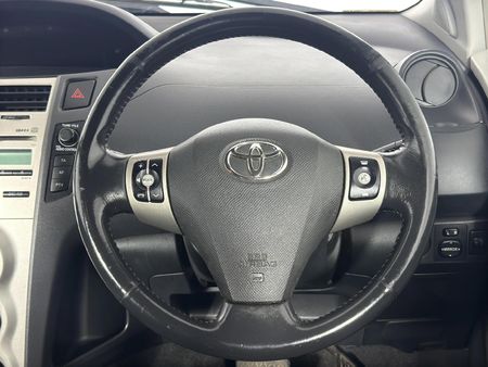 2010-Toyota-Yaris-Zen3-Auto-5-dr_13
