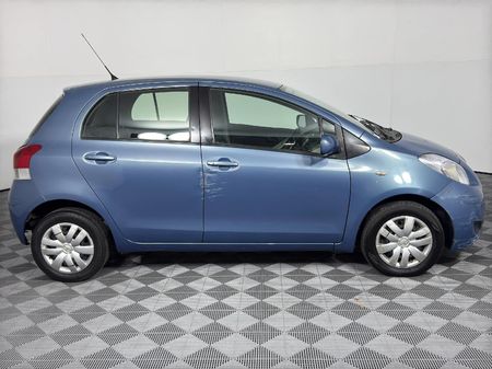 2010-Toyota-Yaris-Zen3-Auto-5-dr_3