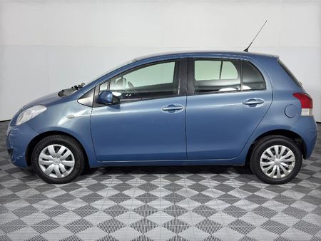 2010-Toyota-Yaris-Zen3-Auto-5-dr_5