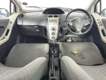 2010-Toyota-Yaris-Zen3-Auto-5-dr_6