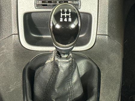 2017-Ford-Fiesta-14-Ambiente-5-dr_10