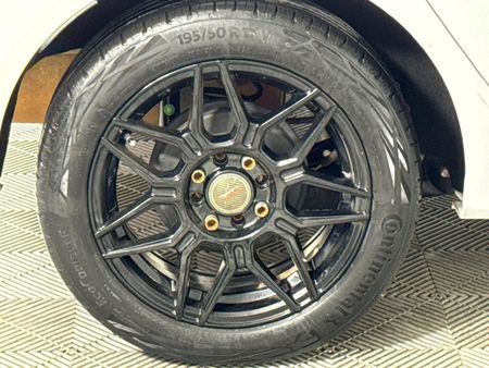2017-Ford-Fiesta-14-Ambiente-5-dr_17