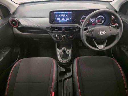 2025-Hyundai-Grand-i10-10-Motion_9
