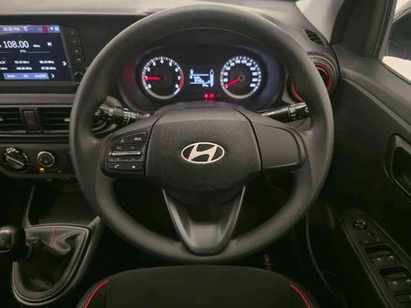 2025-Hyundai-Grand-i10-10-Motion_13