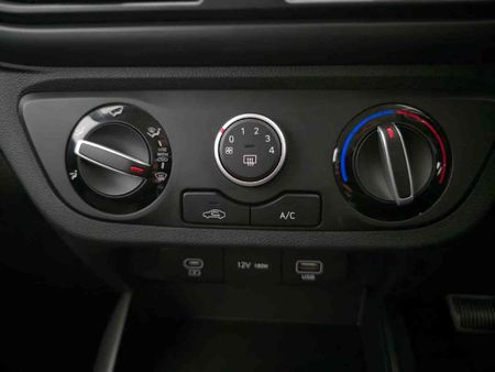 2025-Hyundai-Grand-i10-10-Motion_22