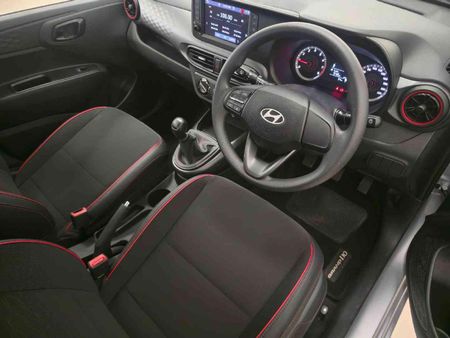 2025-Hyundai-Grand-i10-10-Motion_7