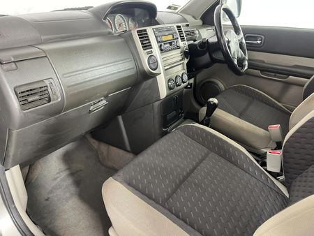 2005-Nissan-X-Trail-25-SE_9
