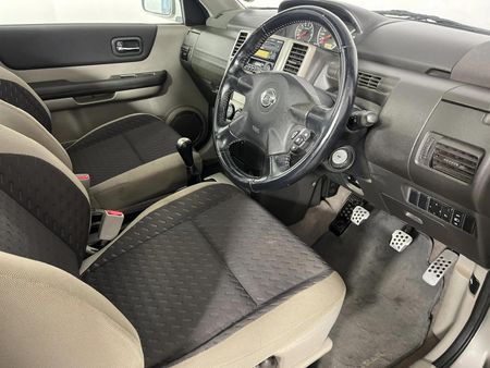 2005-Nissan-X-Trail-25-SE_10