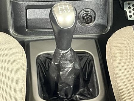 2005-Nissan-X-Trail-25-SE_11