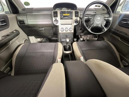 2005-Nissan-X-Trail-25-SE_6