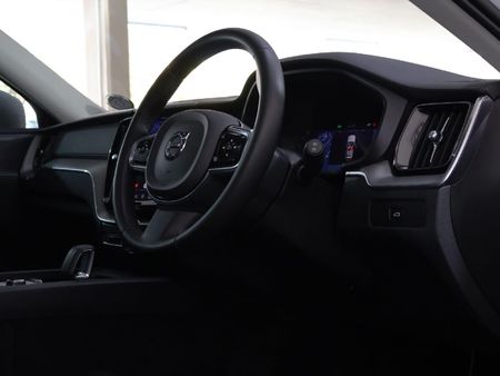 2023-Volvo-XC60-B5-Ultimate-Bright-Geartronic-AWD_13
