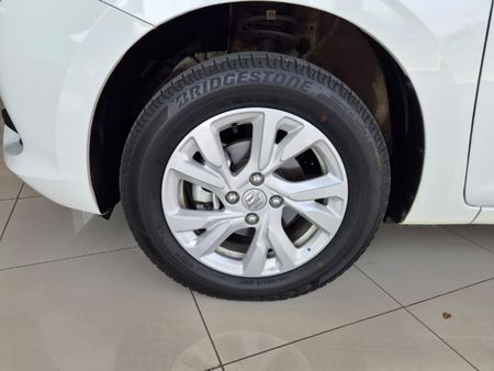 2026-Suzuki-Swift-12-GL_10