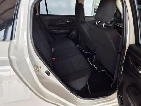 2026-Suzuki-Swift-12-GL_18
