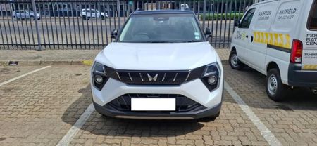 2024-Mahindra-XUV-3XO-12T-AX7L_2