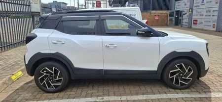 2024-Mahindra-XUV-3XO-12T-AX7L_4