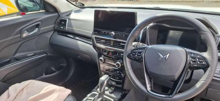 2024-Mahindra-XUV-3XO-12T-AX7L_5