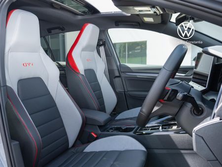 2026-Volkswagen-Golf-8-GTI-20-TSI-DSG_16