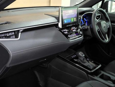 2026-Toyota-Corolla-Cross-18-XS-Hybrid_11