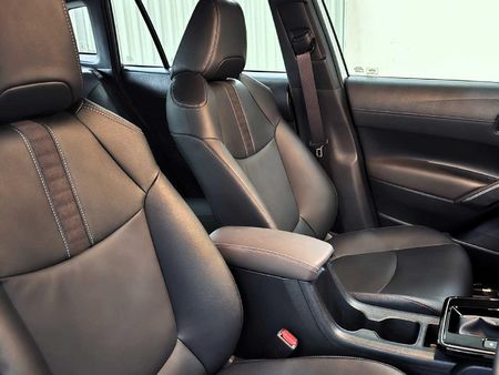 2026-Toyota-Corolla-Cross-18-XS-Hybrid_17