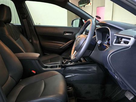 2026-Toyota-Corolla-Cross-18-XS-Hybrid_23