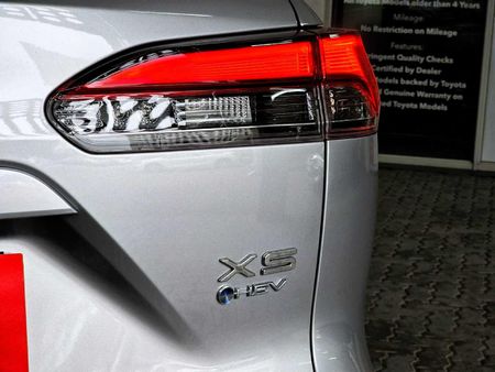 2026-Toyota-Corolla-Cross-18-XS-Hybrid_25